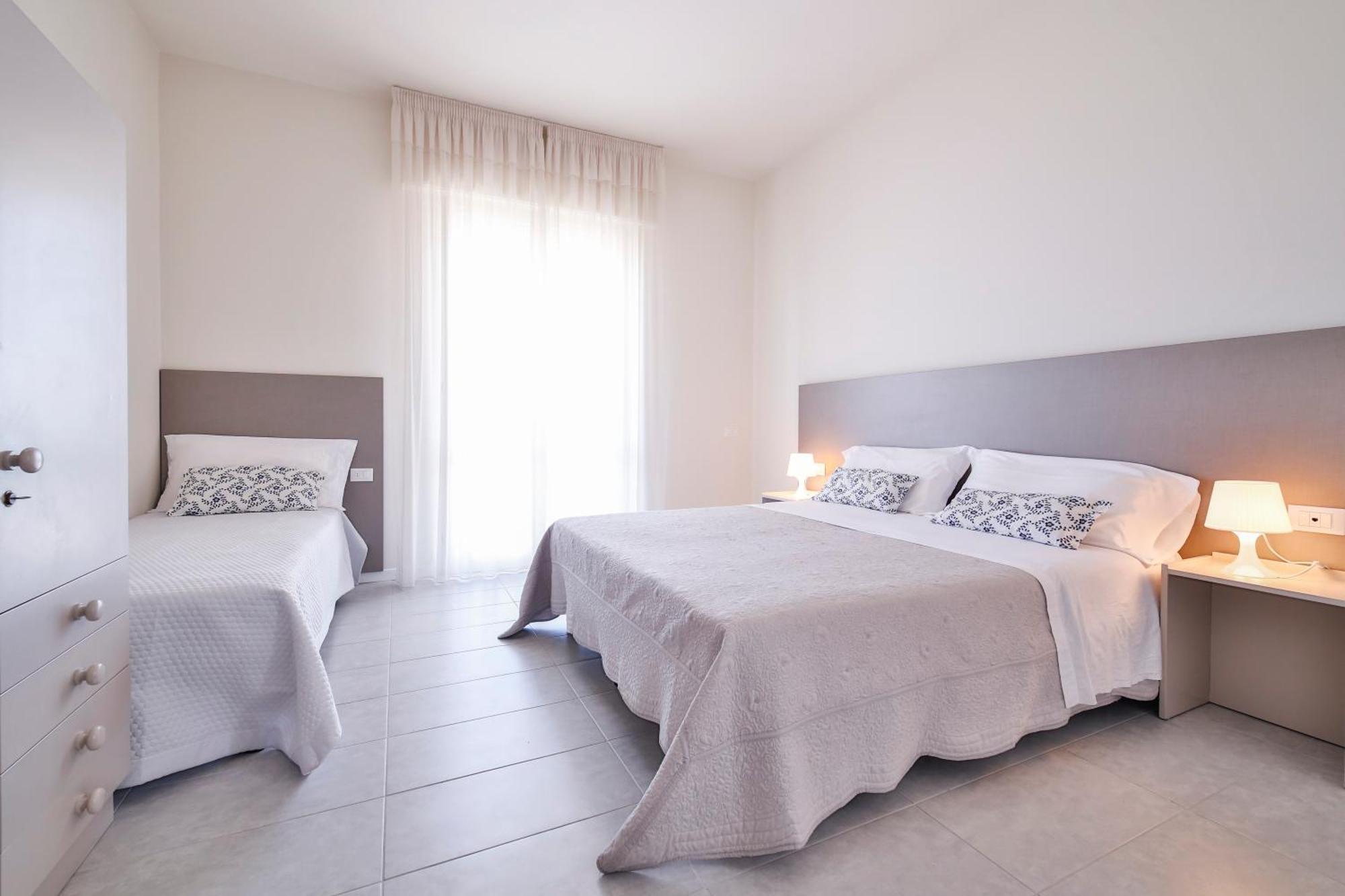 Ambasciatori Hotel - Beach Front -Breakfast Xxl & Brunch Until 12 30Pm Misano Adriatico Exterior foto