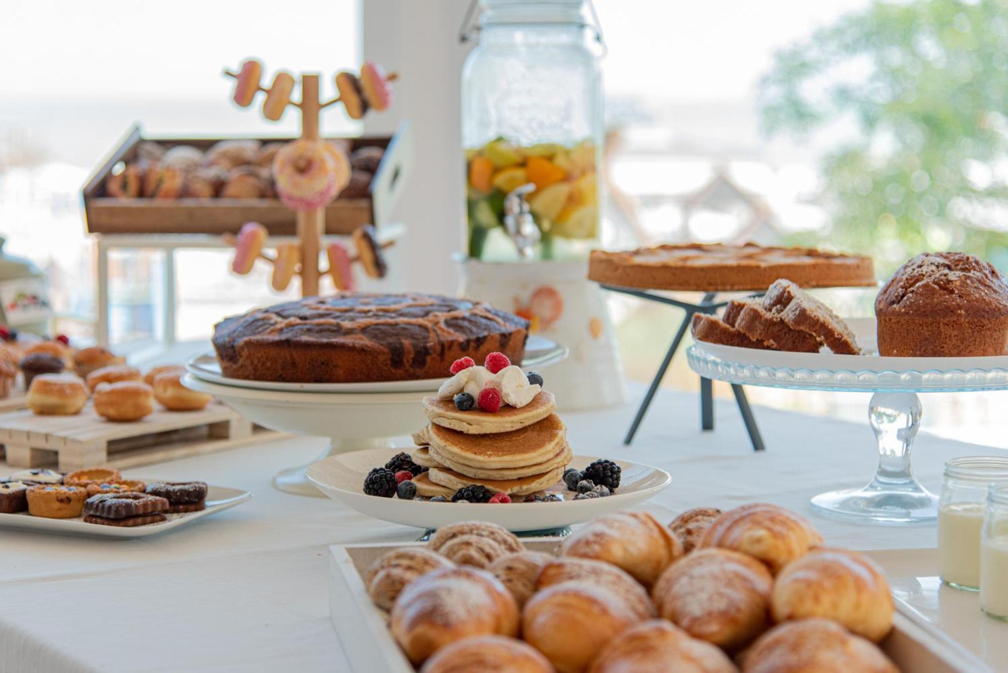 Ambasciatori Hotel - Beach Front -Breakfast Xxl & Brunch Until 12 30Pm Misano Adriatico Exterior foto